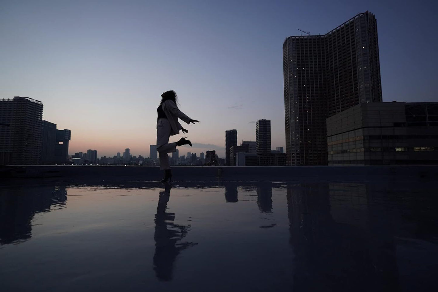 Sony E 11 mm F1.8 | APS-C Wide Angle Prime Lens (SEL11F18)