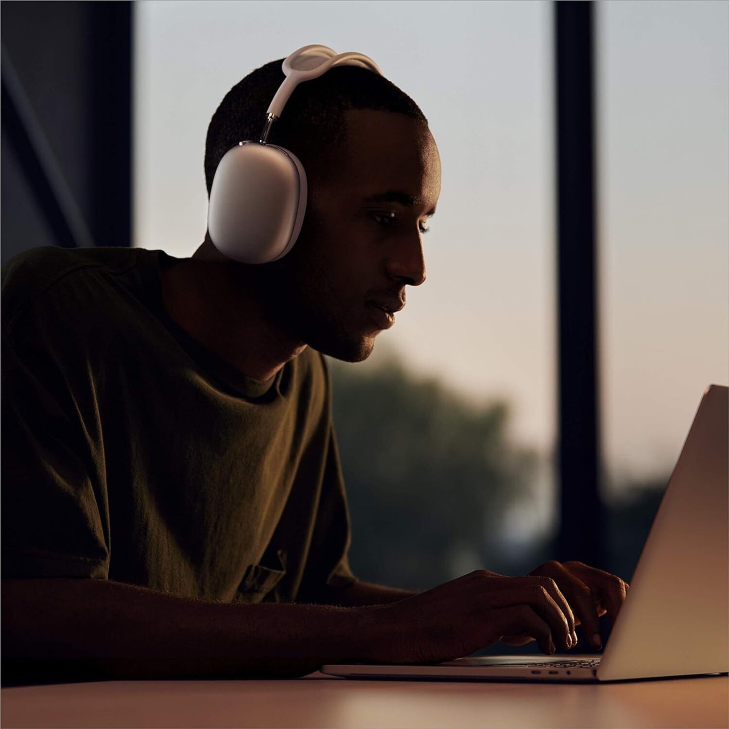 Apple AirPods Max Wireless Over-Ear Headset - Space Grey
