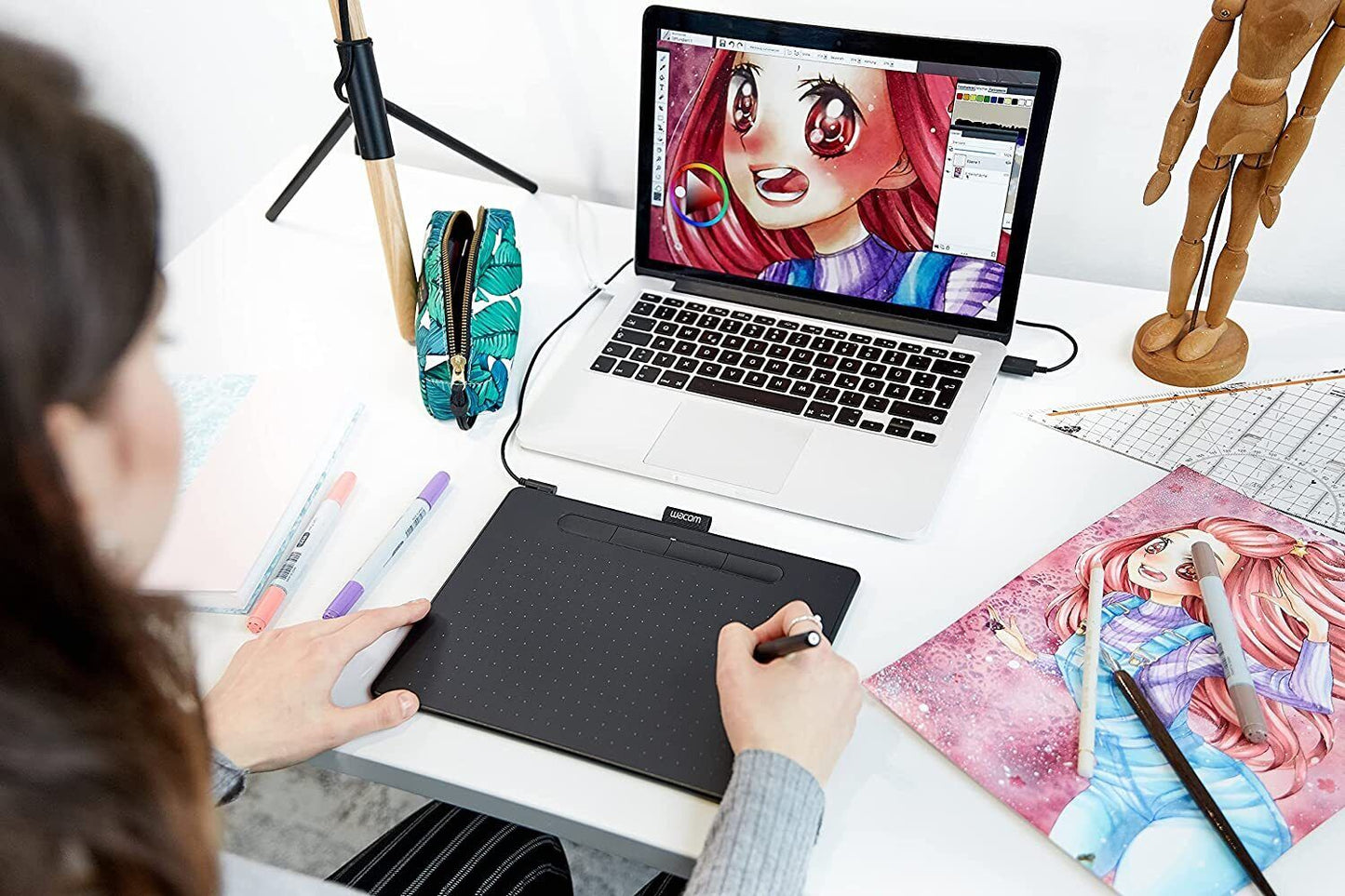 Wacom Intuos Medium Drawing Tablet - Digital Tablet for Painting