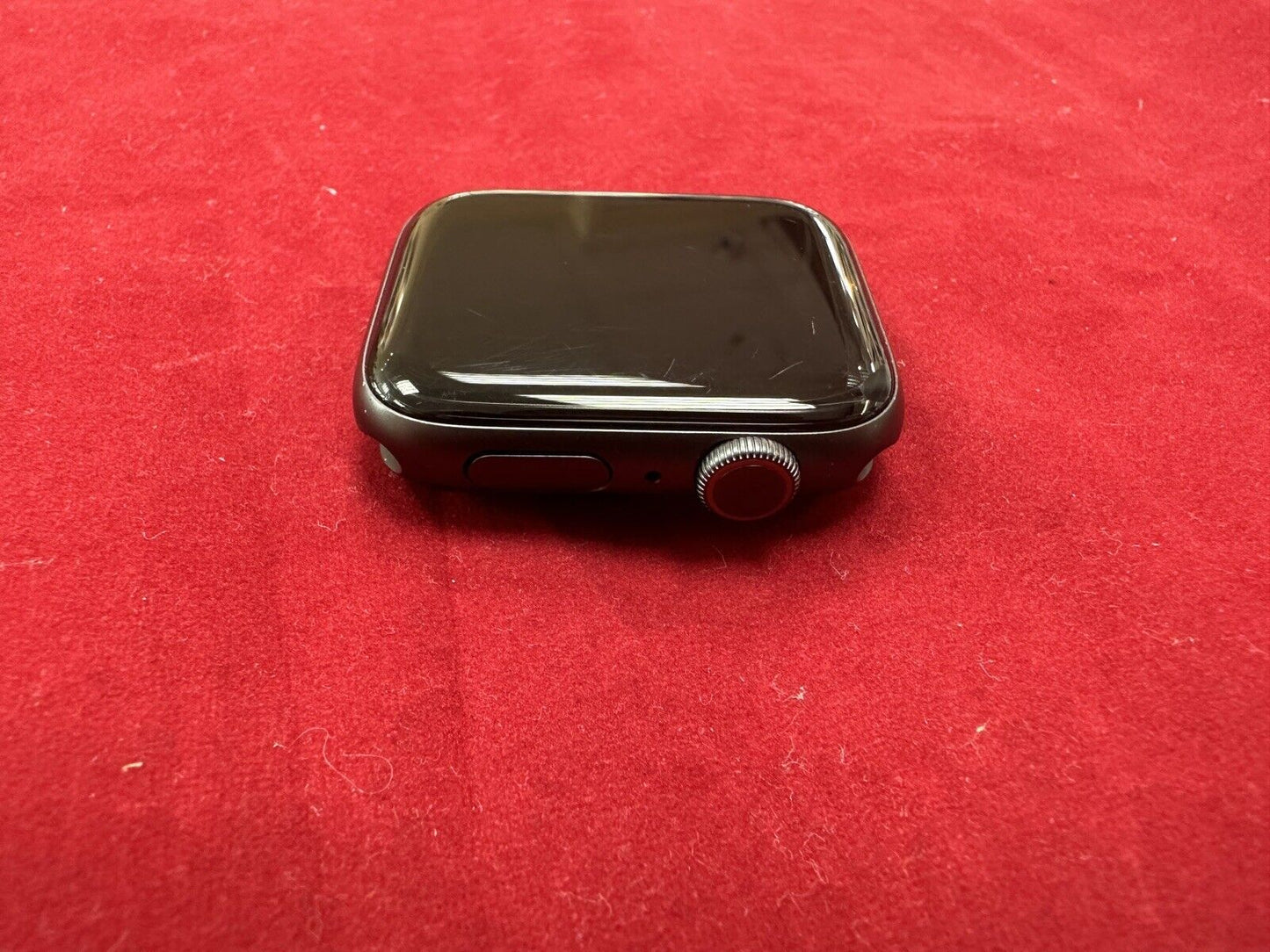 Apple Watch Series 5 44mm - Space Grey Aluminium Case GPS