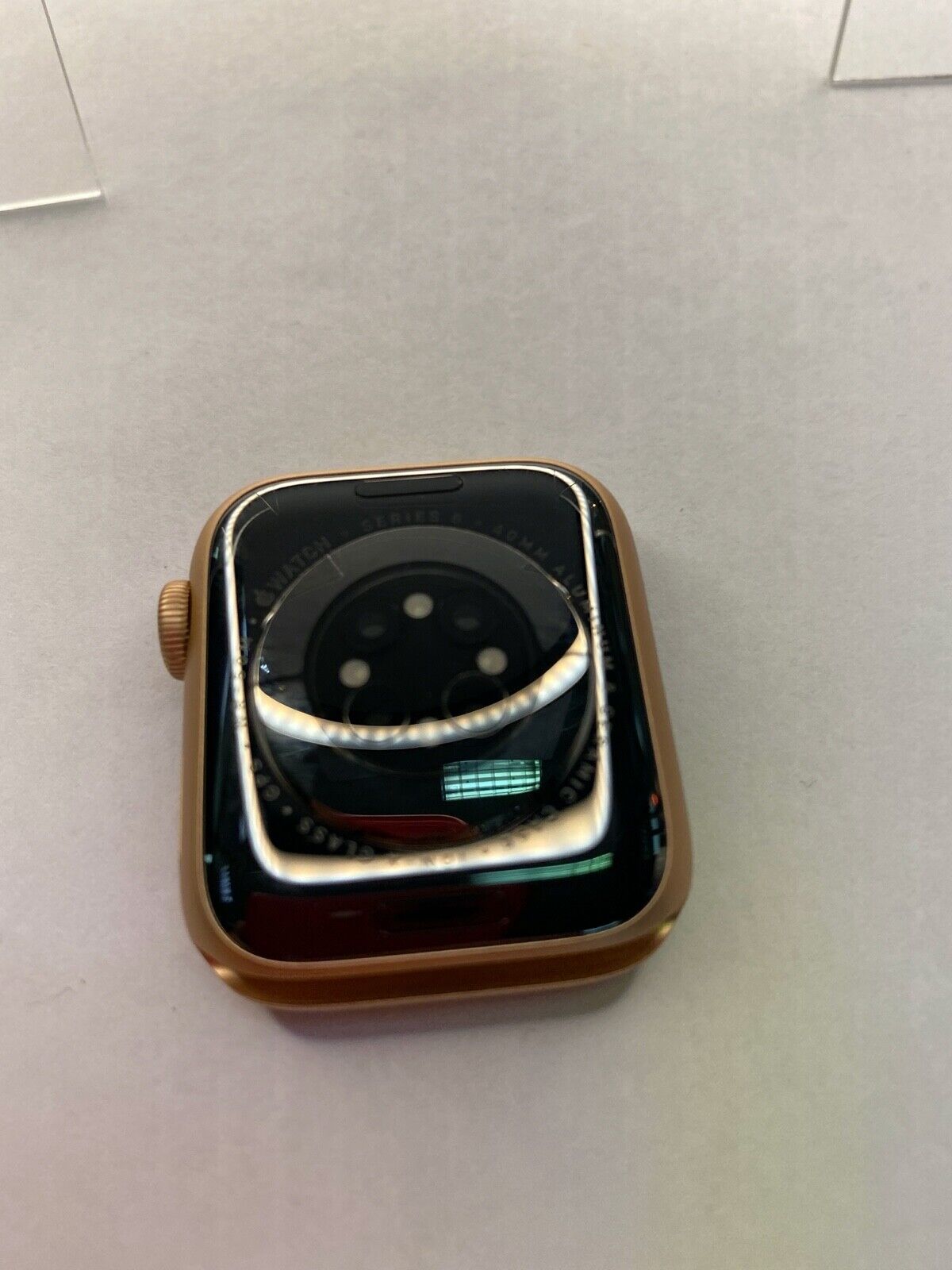 Apple Watch Series 6 (GPS, 40mm) - Gold Aluminium Case